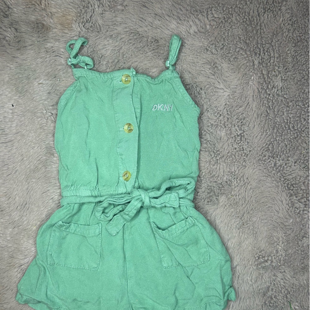 DKNY SIZE: 4T